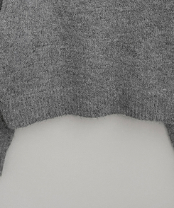 퍼린리본스티치보트넥세미크롭루즈핏니트