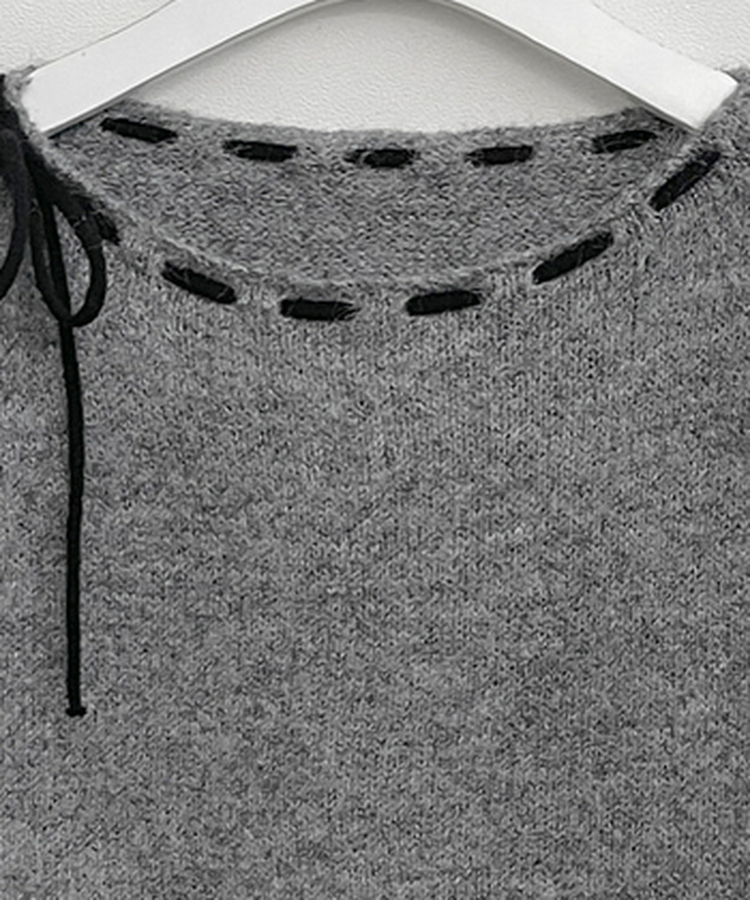 퍼린리본스티치보트넥세미크롭루즈핏니트