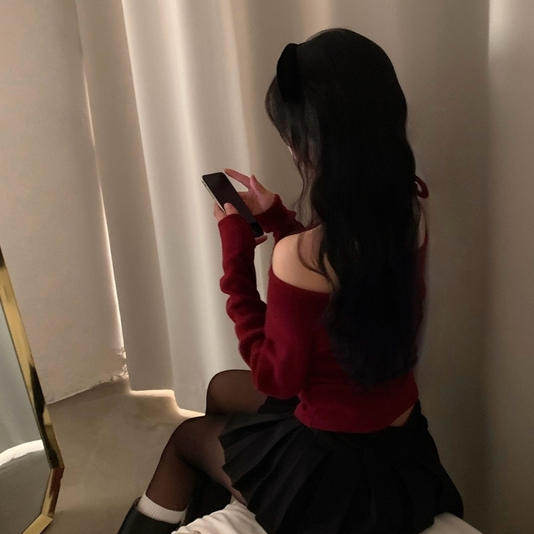 벨라 홀터넥 여리핏 셔링 긴팔티셔츠블라우스 와인