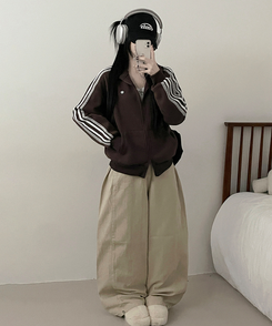 【起毛】レースラインペンダントハイネックジップアップ BROWN