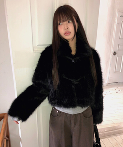 ボタンファーショートジャケット BLACK