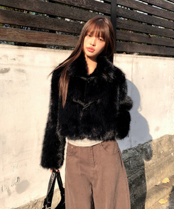 ボタンファーショートジャケット BLACK