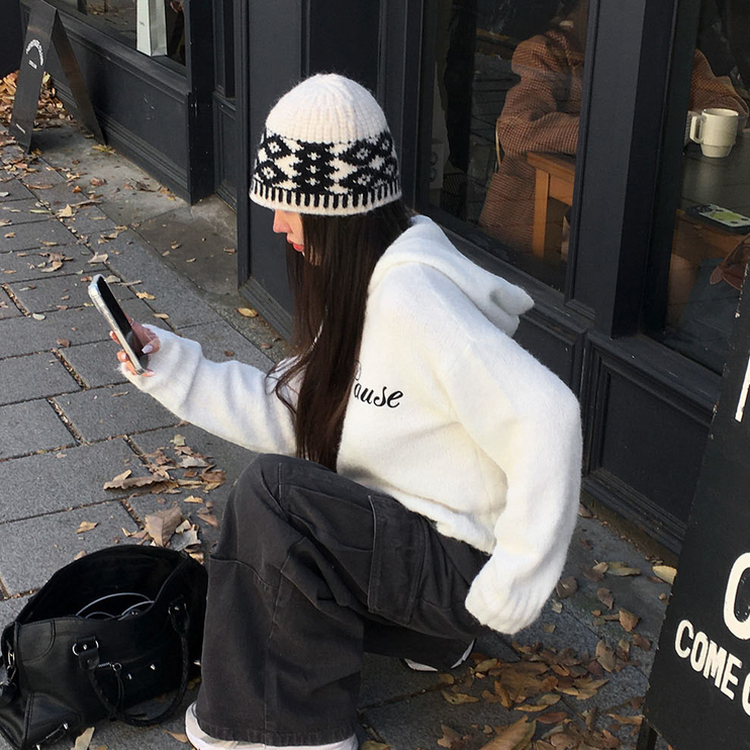 レタリングフードウールニット IVORY