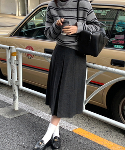 ヘリンボーンウールプリーツミディスカート Deep Charcoal