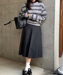 ヘリンボーンウールプリーツミディスカート Deep Charcoal