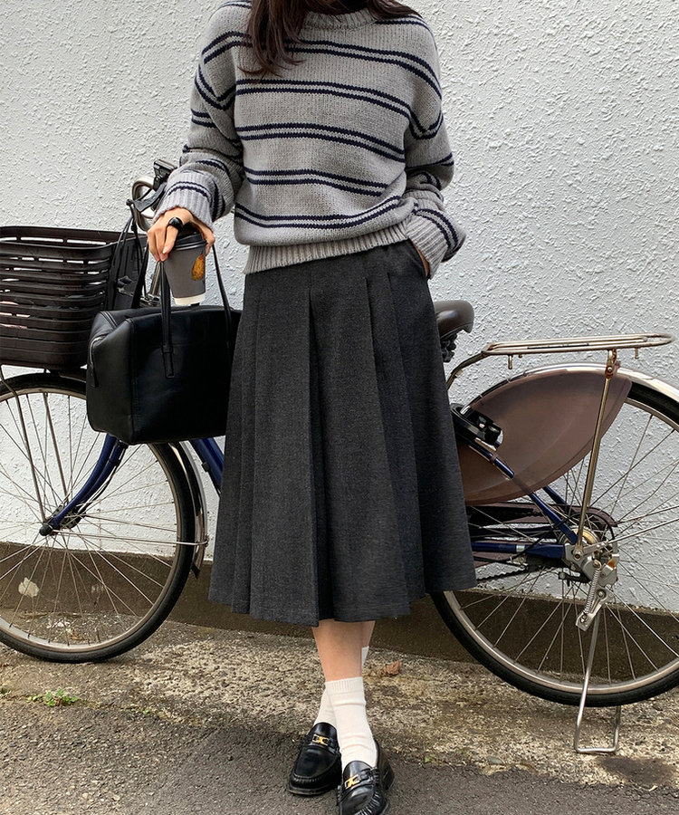 ヘリンボーンウールプリーツミディスカート Deep Charcoal
