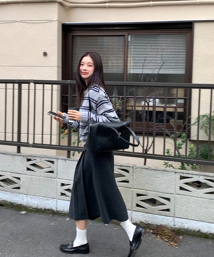 ヘリンボーンウールプリーツミディスカート Deep Charcoal