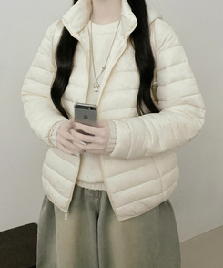 【フード着脱可能】軽量ハイネックダウンジャンパー IVORY