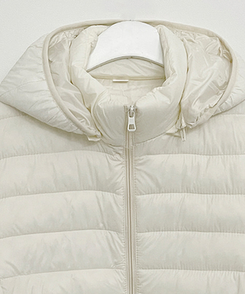 【フード着脱可能】軽量ハイネックダウンジャンパー