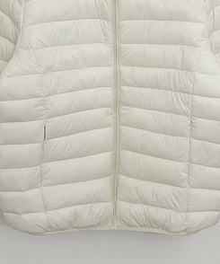 【フード着脱可能】軽量ハイネックダウンジャンパー