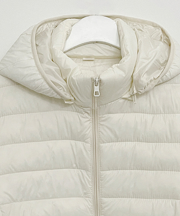 【フード着脱可能】軽量ハイネックダウンジャンパー