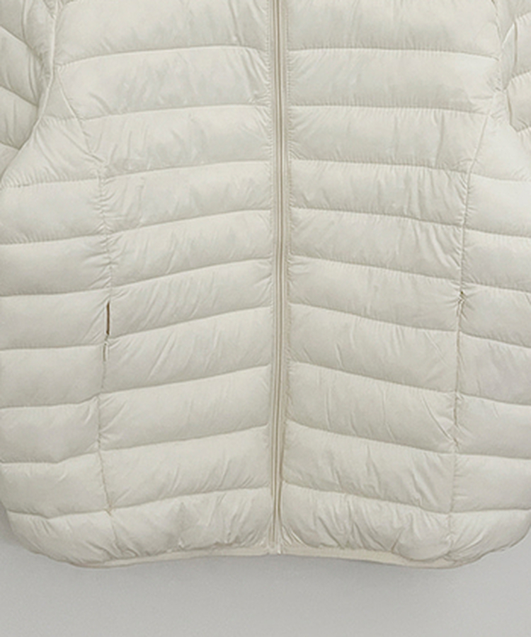 【フード着脱可能】軽量ハイネックダウンジャンパー