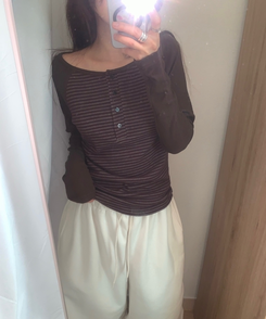 ヘンリーネックボタンストライプ長袖Tシャツ BROWN