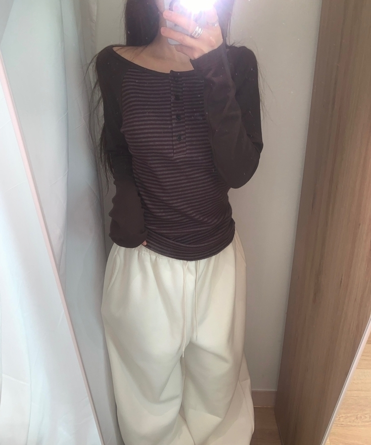 ヘンリーネックボタンストライプ長袖Tシャツ BROWN
