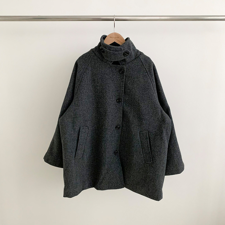 ハイネックボタンオーバーハーフコート