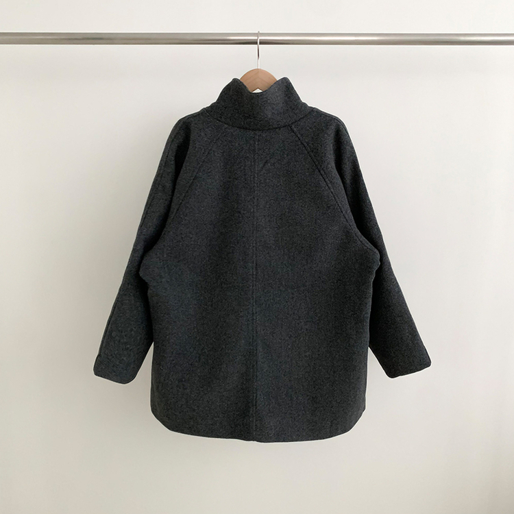 ハイネックボタンオーバーハーフコート