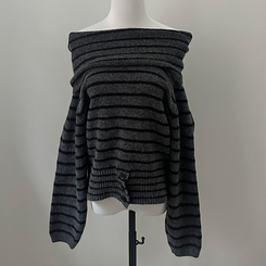 두나 오프숄더 단가라 버튼 니트