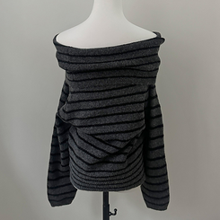 두나 오프숄더 단가라 버튼 니트