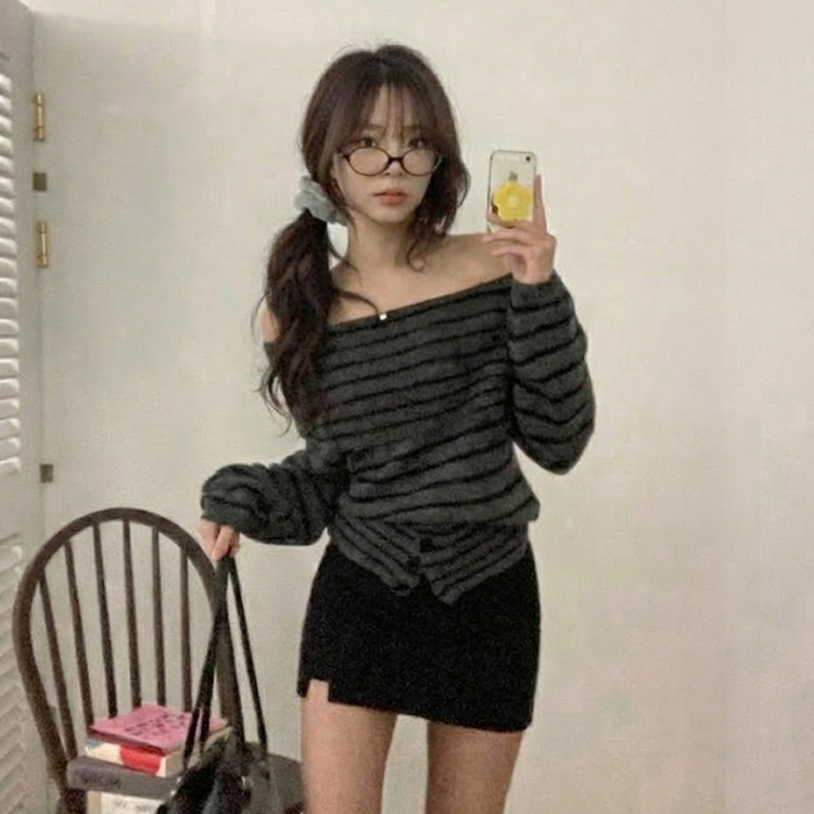 두나 오프숄더 단가라 버튼 니트 단가라차콜