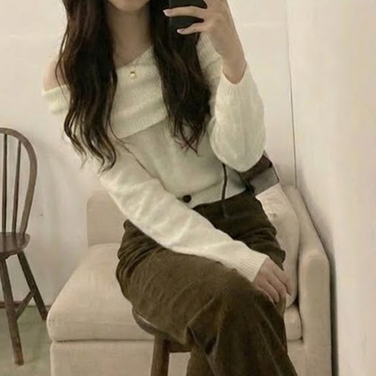 두나 오프숄더 단가라 버튼 니트 아이보리