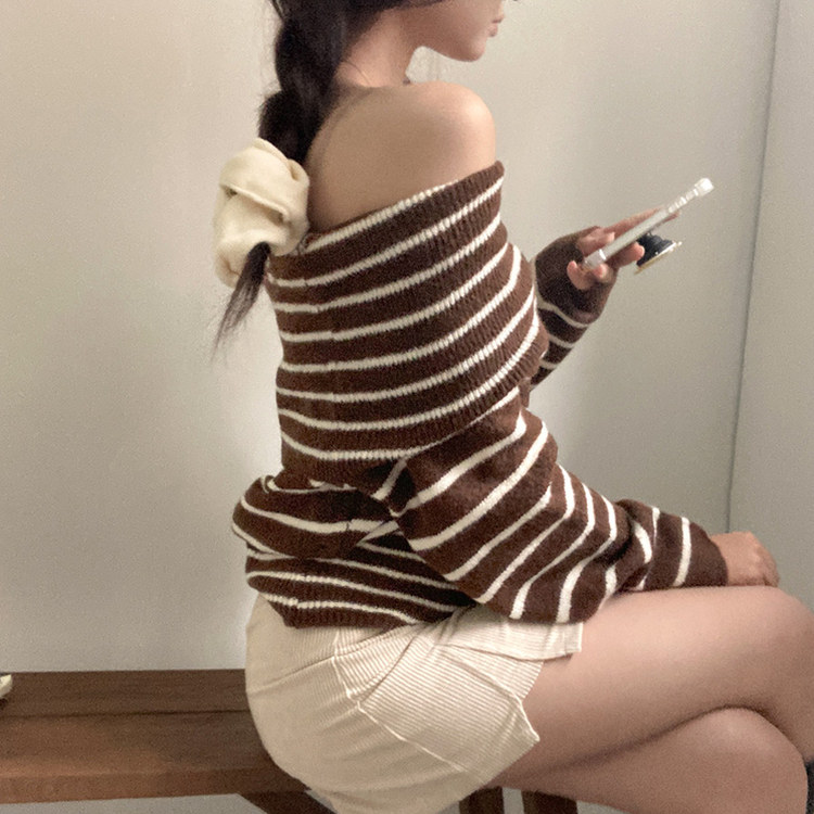 두나 오프숄더 단가라 버튼 니트 단가라브라운