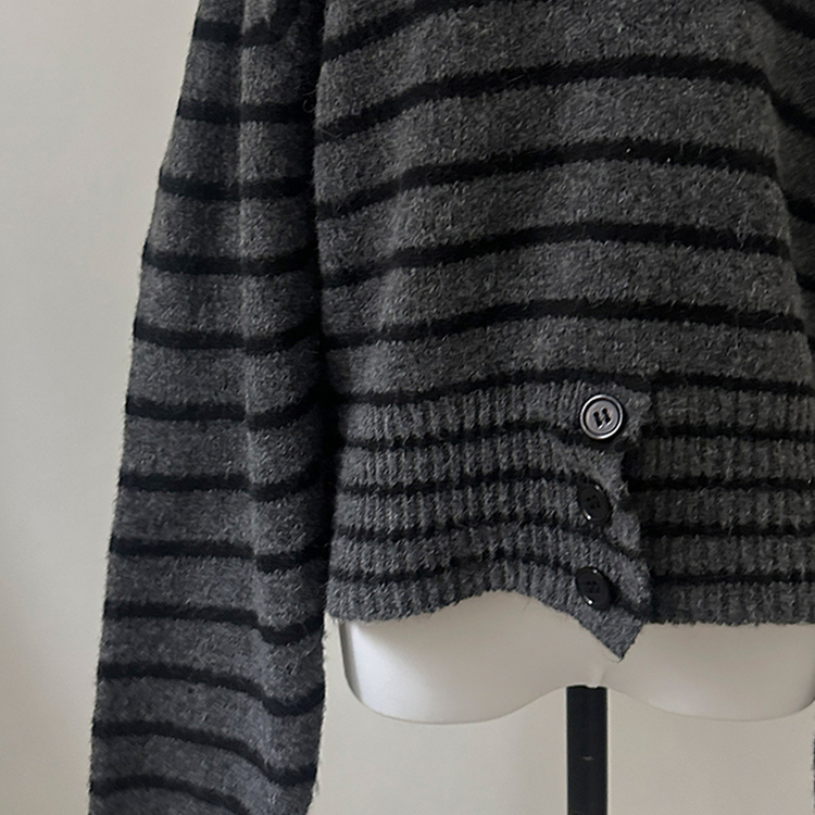 두나 오프숄더 단가라 버튼 니트