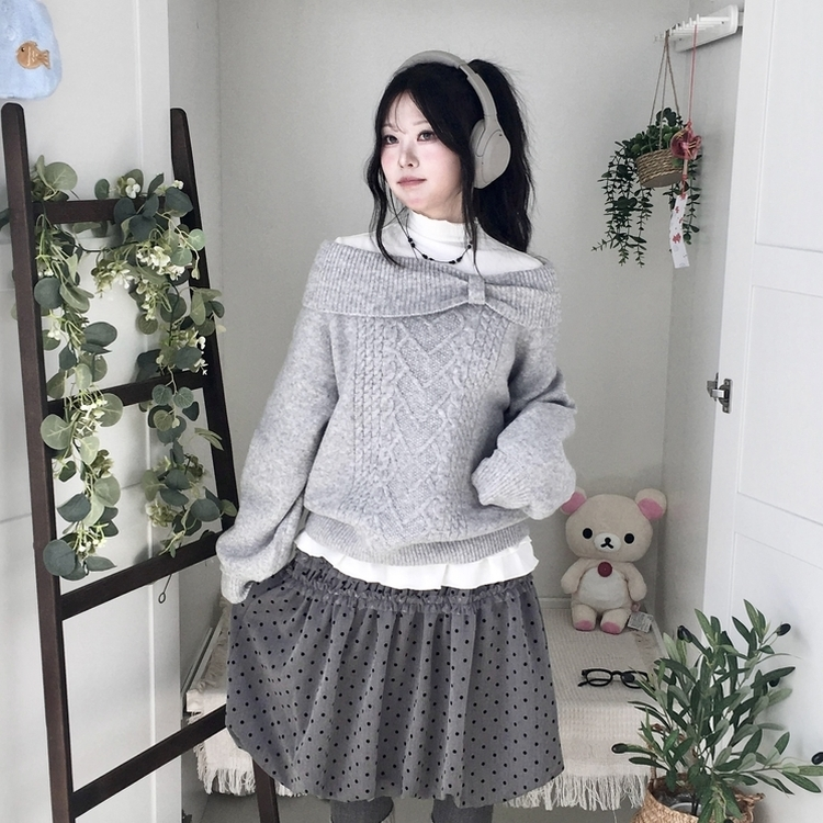 울6 러블리 리본 꽈배기 빈티지 레이어드 오프숄더 오버핏 니트 그레이