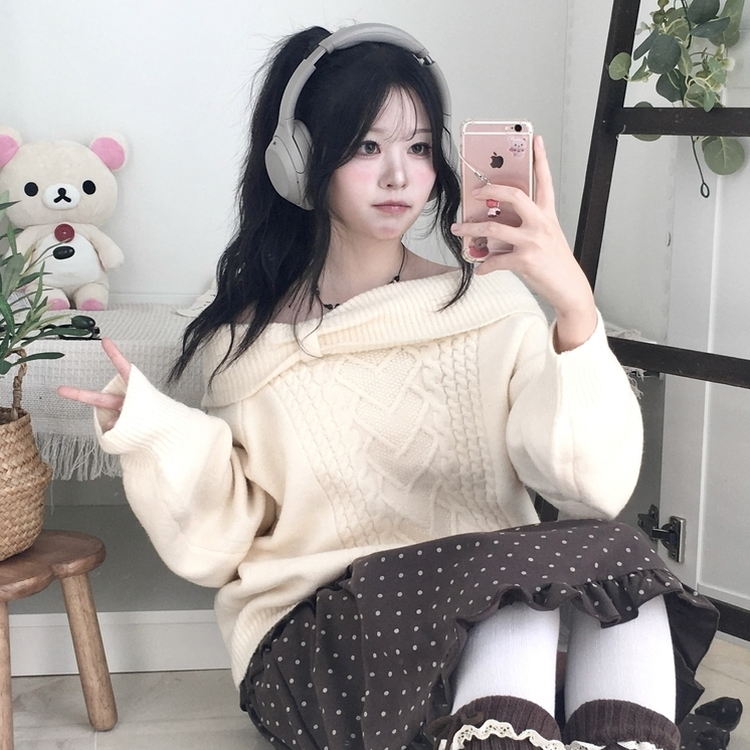 울6 러블리 리본 꽈배기 빈티지 레이어드 오프숄더 오버핏 니트 아이보리