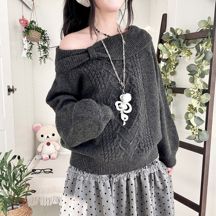 울6 러블리 리본 꽈배기 빈티지 레이어드 오프숄더 오버핏 니트 차콜