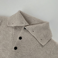 タートルネックハンドウォーマーニット