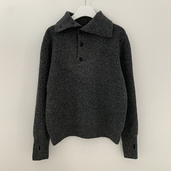 タートルネックハンドウォーマーニット