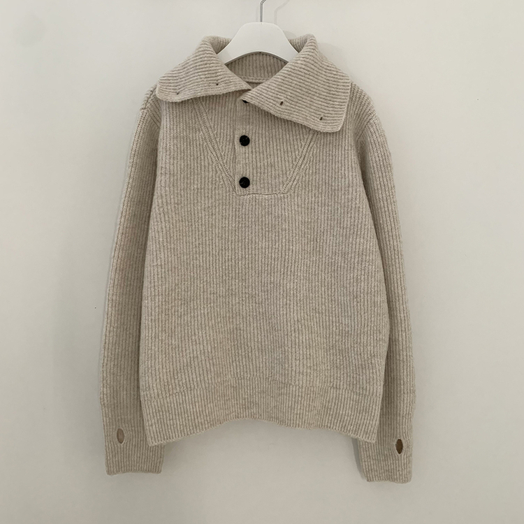 タートルネックハンドウォーマーニット