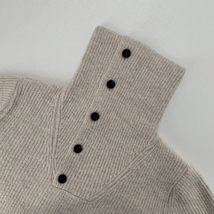 タートルネックハンドウォーマーニット