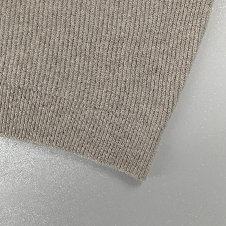 タートルネックハンドウォーマーニット