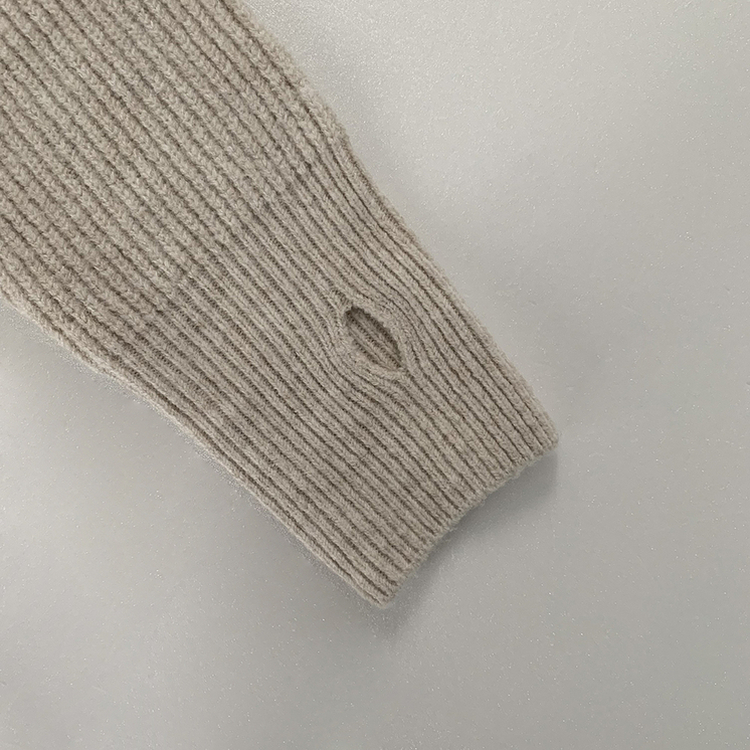 タートルネックハンドウォーマーニット