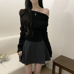 オフショルダーシャーリング長袖Tシャツ BLACK