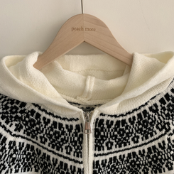 ジャガードフードニットジップアップ