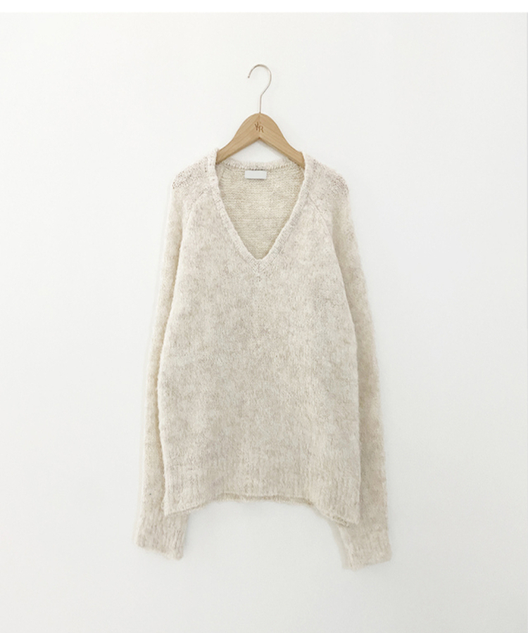 ドリーミングVネックニット