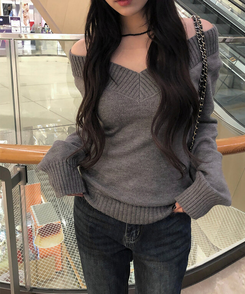 ディープVネックスリムオフニット GREY