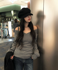 ディープVネックスリムオフニット GREY