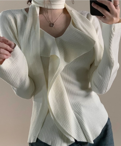 【マフラー付き】フリルVネックシャーリングリブニット IVORY