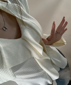 【マフラー付き】フリルVネックシャーリングリブニット IVORY