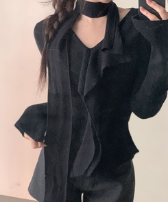 【マフラー付き】フリルVネックシャーリングリブニット BLACK