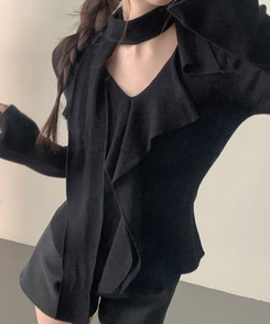 【マフラー付き】フリルVネックシャーリングリブニット BLACK