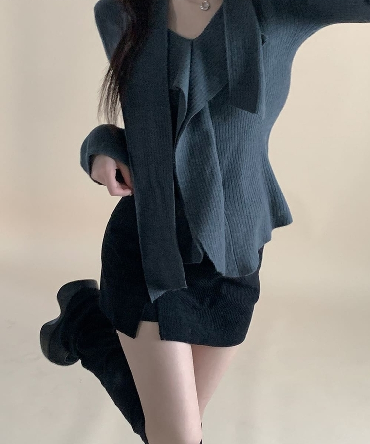 【マフラー付き】フリルVネックシャーリングリブニット CHARCOAL