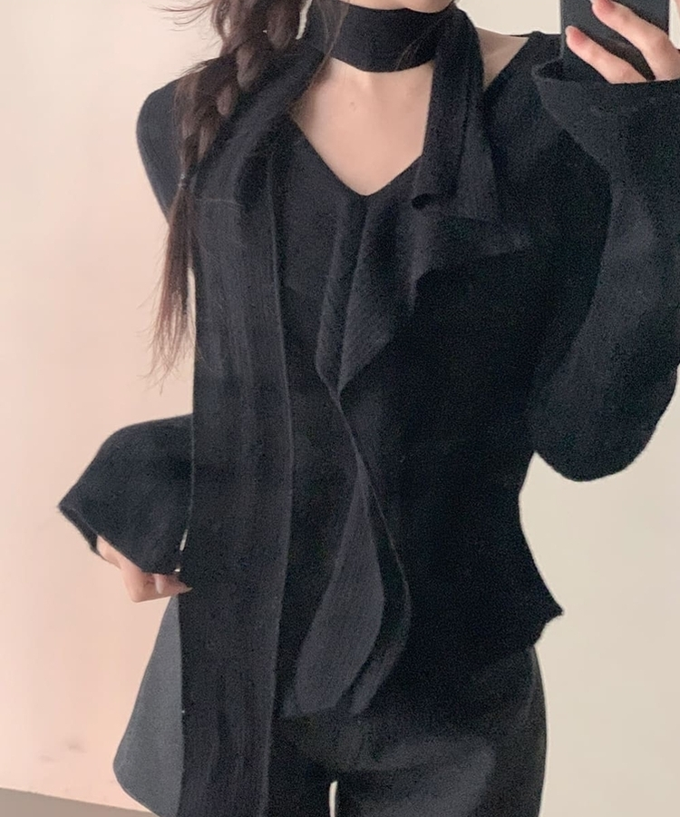 【マフラー付き】フリルVネックシャーリングリブニット BLACK