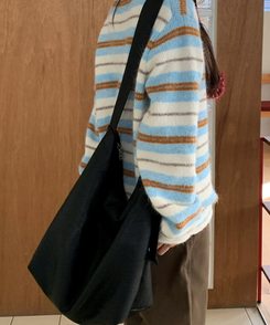 ラウンドレザーショルダーバッグ BLACK