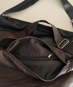 ラウンドレザーショルダーバッグ