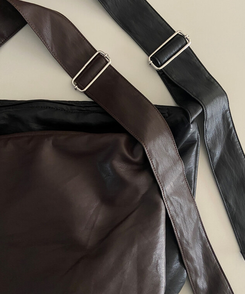 ラウンドレザーショルダーバッグ