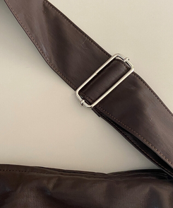 ラウンドレザーショルダーバッグ